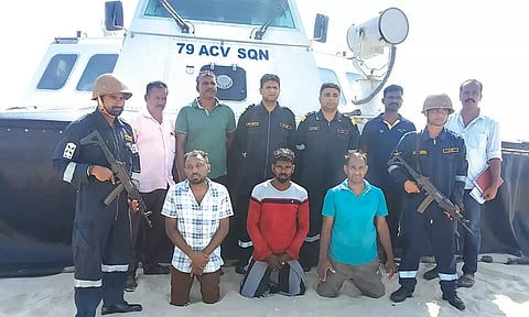 தனுஷ்கோடியில் இலங்கையை சேர்ந்த 3 வாலிபர்கள் அகதிகளாக தஞ்சம்- போலீசார் விசாரணை