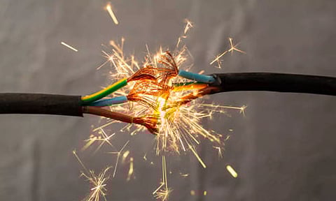 திருவொற்றியூரில் மின்சாரம் தாக்கி 12-ம் வகுப்பு மாணவன் உயிரிழப்பு