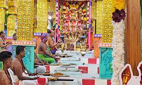 கும்பாபிஷேகத்தை முன்னிட்டு நேற்றிரவு 3-ம் கால யாகசாலை பூஜை நடந்த போது எடுத்தபடம்.