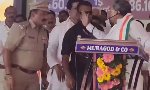 ஓங்கி அறைய வந்த சித்தராமையா.. அவமானப்பட்டதாக ஏ.சி.பி விருப்ப ஓய்வு - அடுத்த நடந்த திருப்பம்