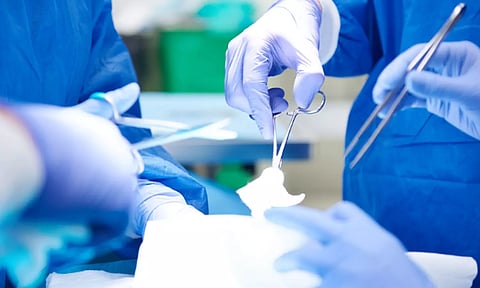 சிகிச்சைக்கு வந்ததோ வலது காலுக்கு...! அறுவை சிகிச்சை செய்ததோ இடது காலுக்கு...! - அரசு ஆஸ்பத்திரியில் அலட்சியம்