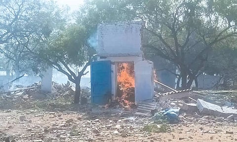 மேலும் ஒரு பட்டாசு ஆலையில் வெடி விபத்து- ஒருவர் பலி: மேலாளர் கைது- உரிமம் ரத்து