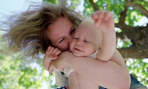 பள்ளி மாணவிகள் குழந்தை பெற்றுக்கொண்டால் ரூ.1 லட்சம் ஊக்கத்தொகை - ரஷியா அறிவிப்பு