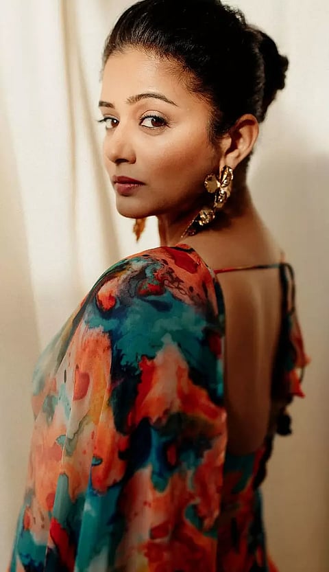 நடிகை பிரியாமணியின் லேட்டஸ்ட் க்ளிக்ஸ்