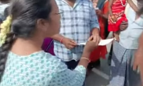 டி.என்.பி.எஸ்.சி. குரூப் 4 தேர்வு - தாமதமாக வந்தவர்களுக்கு அனுமதி மறுத்த அதிகாரிகள்