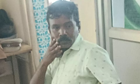 ஓமலூர் அருகே அரசு பள்ளி மாணவிகள் 5 பேரிடம் சில்மிஷம்- ஆசிரியர் மீது போக்சோ வழக்கு