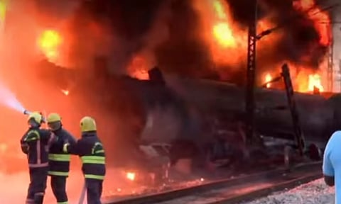 சரக்கு ரெயிலில் தீ விபத்து: அரக்கோணத்தில் இருந்து சென்னை வரும் அனைத்து மின்சார ரெயில்களும் ரத்து