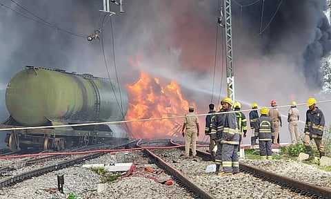 சரக்கு ரெயிலில் பற்றிய தீ முழுவதும் அணைக்கப்பட்டது - ரூ.12 கோடி மதிப்பிலான டீசல் தீயில் எரிந்து நாசம்
