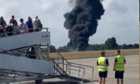 லண்டனில் சிறிய ரக விமானம் தரையில் விழுந்து விபத்து: விமான சேவை நிறுத்தம்