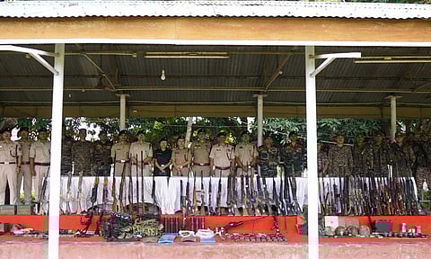 மணிப்பூரில் பதுக்கி வைக்கப்பட்ட வெடிபொருள்கள், ஆயுதங்கள் பறிமுதல்