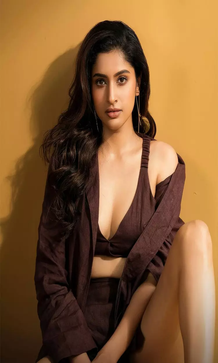 லிப் கிஸ் புகைப்படம்... காதலரை அறிமுகம் செய்த நடிகை தான்யா ரவிச்சந்திரன்