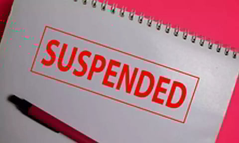 எக்ஸ்பிரஸ் ரெயிலை நிறுத்தி கேட்டை மூடிய என்ஜின் டிரைவர்- கேட் கீப்பர் சஸ்பெண்டு