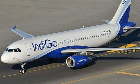 நடுவானில் எஞ்சின் கோளாறு.. இண்டிகோ விமானம் மும்பையில் அவசர தரையிறக்கம்