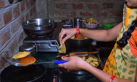 நீண்ட நேரம் சமையல் செய்யாதீர்கள்... பெண்களுக்கு பக்கவாதம், புற்றுநோய் அபாயம்- WHO எச்சரிக்கை