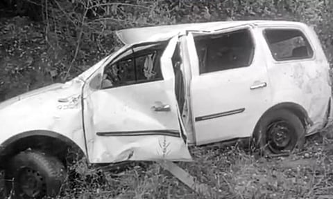 கார் டயர் வெடித்து விபத்து- 4 பேர் பலி