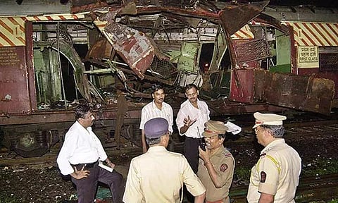 மும்பை குண்டுவெடிப்பு வழக்கு: ஐகோர்ட் தீர்ப்பை எதிர்த்து சுப்ரீம் கோர்ட்டில் மாநில அரசு மேல்முறையீடு