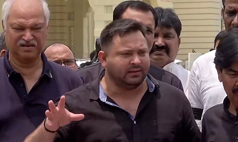 பீகார் சட்டசபை தேர்தலை புறக்கணிப்பதை தவிர வேறு வழியில்லை: தேஜஸ்வி யாதவ்