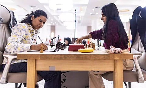 உலகக் கோப்பை செஸ் இறுதிப்போட்டி: 2வது சுற்றையும் டிரா செய்த ஹம்பி-திவ்யா