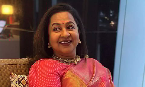 நடிகை ராதிகாவிற்கு "டெங்கு"- மருத்துவமனையில் அனுமதி