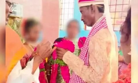 8-ஆம் வகுப்பு மாணவியை திருமணம் செய்த 40 வயது பள்ளி ஆசிரியர் - தெலுங்கானாவில் ஷாக்