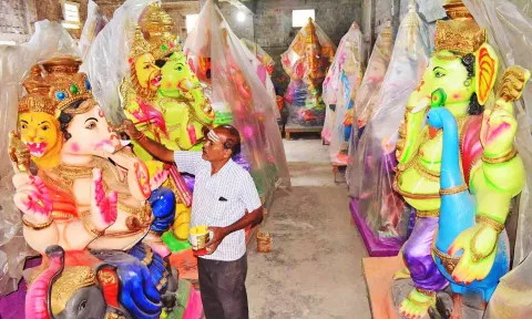 இயற்கை மூல பொருட்கள் கொண்டு விநாயகர் சிலைகள் செய்ய உத்தரவு