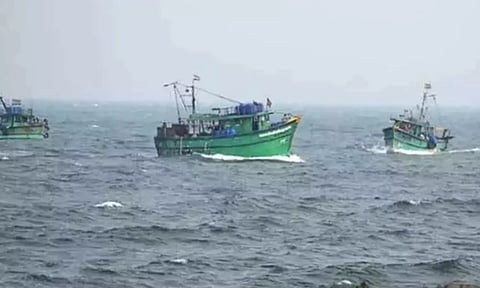 மீனவர்களை தாக்கி ரூ.5 லட்சம் மதிப்பிலான வலைகள் கொள்ளை- இலங்கை கடற்கொள்ளையர்கள் அட்டூழியம்