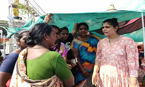 சென்னையில் தூய்மை பணியாளர்கள் போராட்டம்: நேரில் வந்து பாடகி சின்மயி ஆதரவு