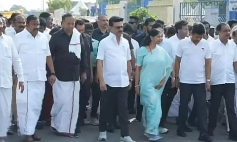 கருணாநிதி நினைவுநாள்- முதலமைச்சர் மு.க.ஸ்டாலின் தலைமையில் அமைதி பேரணி