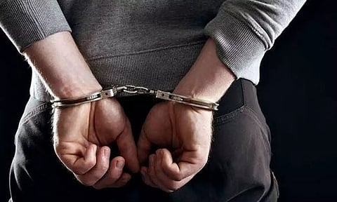 கிருஷ்ணகிரி அருகே அரசு பள்ளியில் மாணவிகளுக்கு பாலியல் தொல்லை: ஆசிரியர் போக்சோவில் கைது