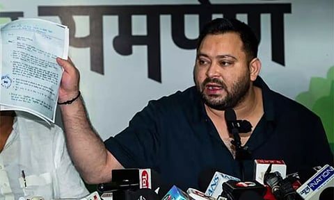 துணை முதல்-மந்திரிக்கு 2 வாக்காளர் அட்டை உள்ளது- தேஜஸ்வி யாதவ் குற்றச்சாட்டு