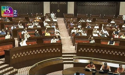 பாராளுமன்றத்தில் 2 மசோதாக்கள் நிறைவேற்றம் - குடியரசுத் தலைவர் ஒப்புதலுக்கு அனுப்பி வைப்பு