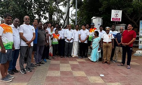 சுதந்திர தினம் - பெசன்ட் நகர் Elliot Beach-ல் தேசியக் கொடி ஏற்றம்