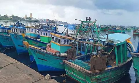 மீனவர்களை விடுதலை செய்யக்கோரி தங்கச்சிமடத்தில் இன்று மாலை ரெயில் மறியல் போராட்டம்