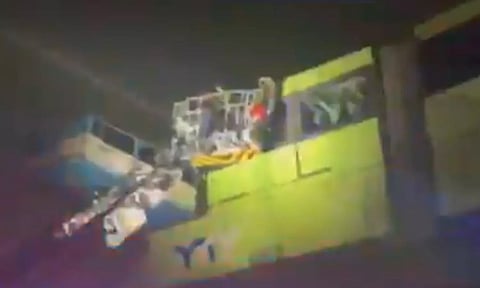 மும்பை கனமழையால் நடுவழியில் நின்ற மோனோ ரெயில்-அந்தரத்தில் சிக்கிய பயணிகள்