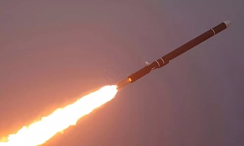 அணு ஆயுதங்களை சுமந்து செல்லும் அக்னி 5 ஏவுகணை சோதனை வெற்றி: பாதுகாப்புத்துறை