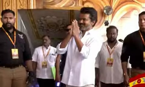 மதுரை மாநாட்டு மேடைக்கு வருகை தந்தார் த.வெ.க. தலைவர் விஜய்