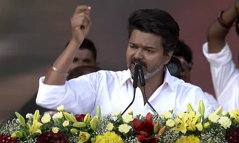 தாமரை இலையில் தண்ணீரே ஒட்டாது..!- பா.ஜ.க.வை விமர்சித்த விஜய்