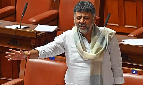 சட்டசபையில் ஆர்எஸ்எஸ் பாடலை பாடி அதிர்ச்சி தந்த டி.கே. சிவகுமார் - பாஜகவினர் ஆரவாரம் - வீடியோ வைரல்