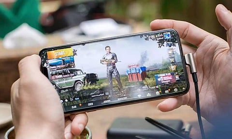 PUBG-க்கு அடிமையானதால் செல்போனை பிடுங்கிய பெற்றோர் - விரக்தியில் 10 ஆம் வகுப்பு மாணவன் தற்கொலை