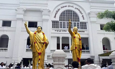 வருகிற 30ஆம் தேதி அதிமுக மாவட்ட செயலாளர்கள் கூட்டம்