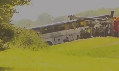 நியூயார்க்கில் பேருந்து விபத்து- சுற்றுலாப் பயணிகள் 5 பேர் உயிரிழப்பு