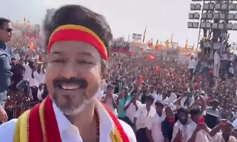 உங்க விஜய் உயிரென வரேன்... இன்ஸ்டாவில் 1 கோடி லைக்குகளை அள்ளி சாதனை படைத்த விஜயின் Selfie வீடியோ