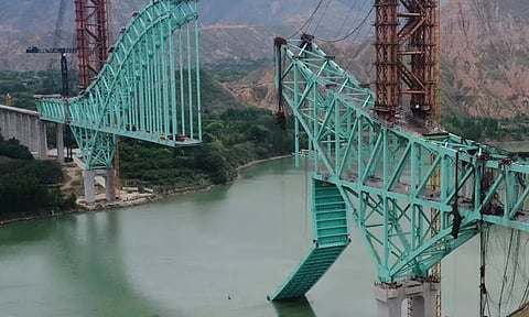 சீனாவில் சோகம்: கட்டுமான பணியின்போது பாலம் இடிந்து 12 தொழிலாளர்கள் பலி