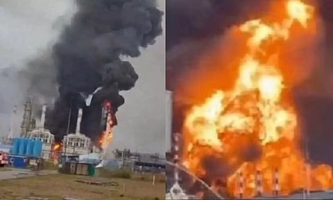 உக்ரைன் தாக்குதல்: 3 நாட்களாக தீப்பிடித்து எரியும் ரஷியாவின் எண்ணெய் சுத்திகரிப்பு நிலையம் - வீடியோ