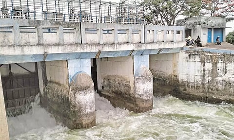 வீராணம் ஏரி மீண்டும் நிரம்பியது- உபரி நீர் வெளியேற்றம்