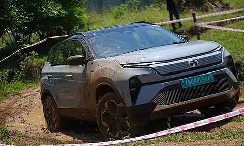 ஆஃப் ரோடிங்கில் அசத்திய டாடா ஹாரியர் EV