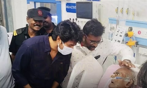 நல்லகண்ணுவை நேரில் சந்தித்து நலம் விசாரித்த சிவகார்த்திகேயன்