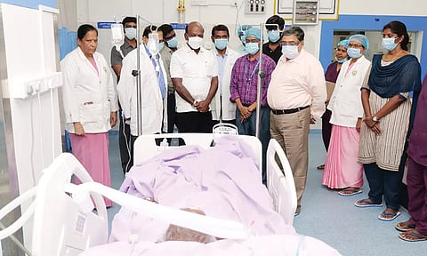 நல்லகண்ணு உடல்நலம் குறித்து டாக்டரிடம் கேட்டறிந்த அமைச்சர் மா.சுப்பிரமணியன்