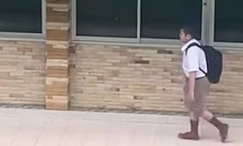 சிலையாக நின்ற மாணவன்- காரணம் என்ன? வைரலாகும் வீடியோ