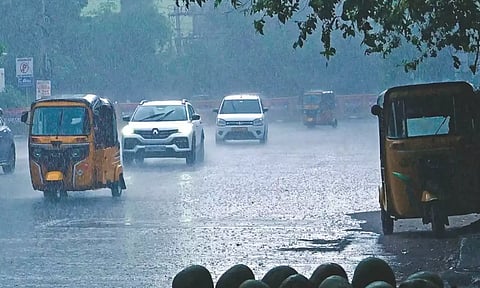 சென்னையில் காற்றுடன் கூடிய கனமழை